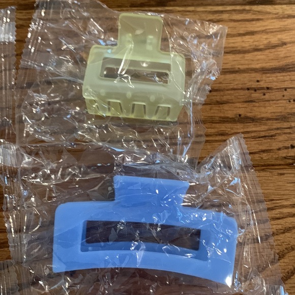 12 Hair Clips - Picture 6 of 10